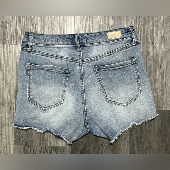 Sofia Jeans by Sofia Vergara Distressed Jean Shorts - Chi - Women’s Sz 2 - Picture 2 of 10